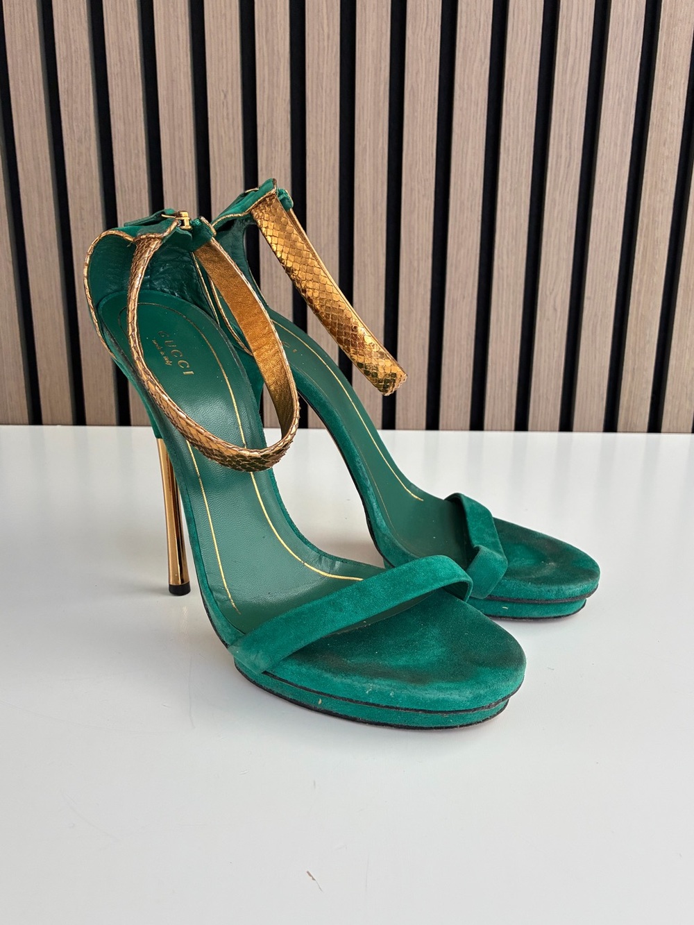 Auth VTG GUCCI Green Suede Heels